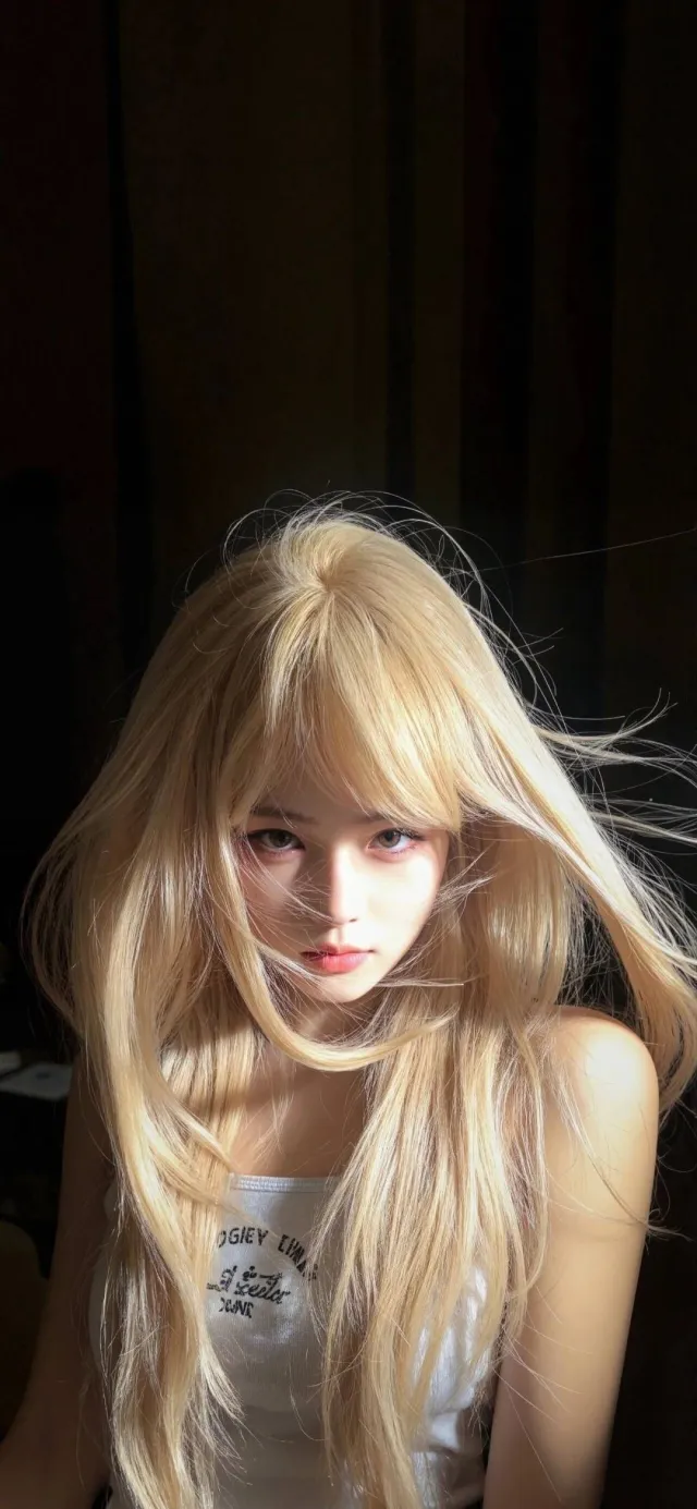 金发白背心暗调高冷美女手机壁纸