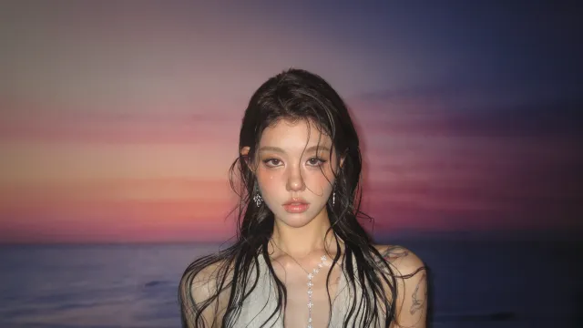 海边日落女性特写渐变天空美女电脑壁纸
