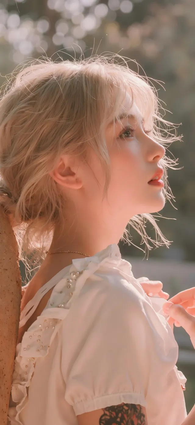 金发少女侧脸阳光下清新自然唯美写真壁纸