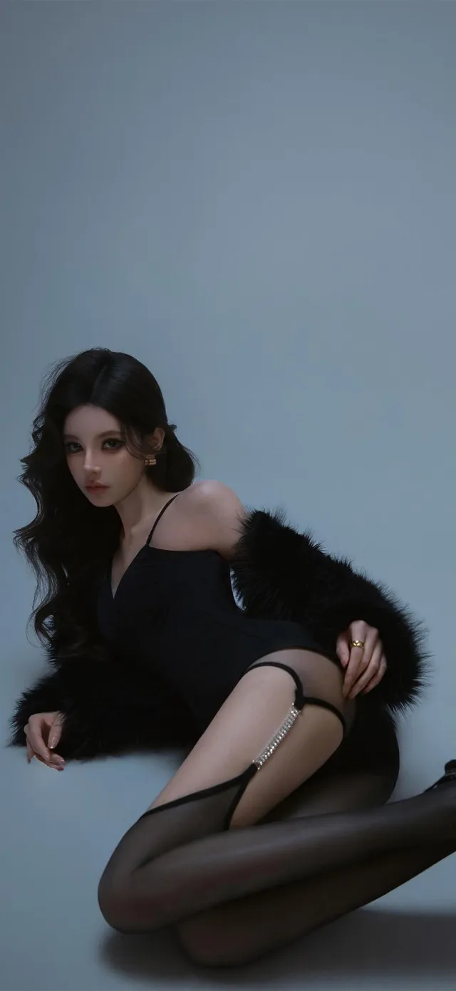 黑色吊带裙美女毛绒披肩优雅坐姿人物摄影手机壁纸