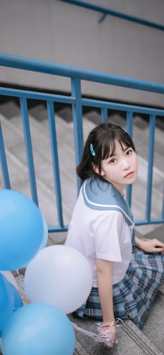 可爱少女JK制服蓝白气球手机壁纸