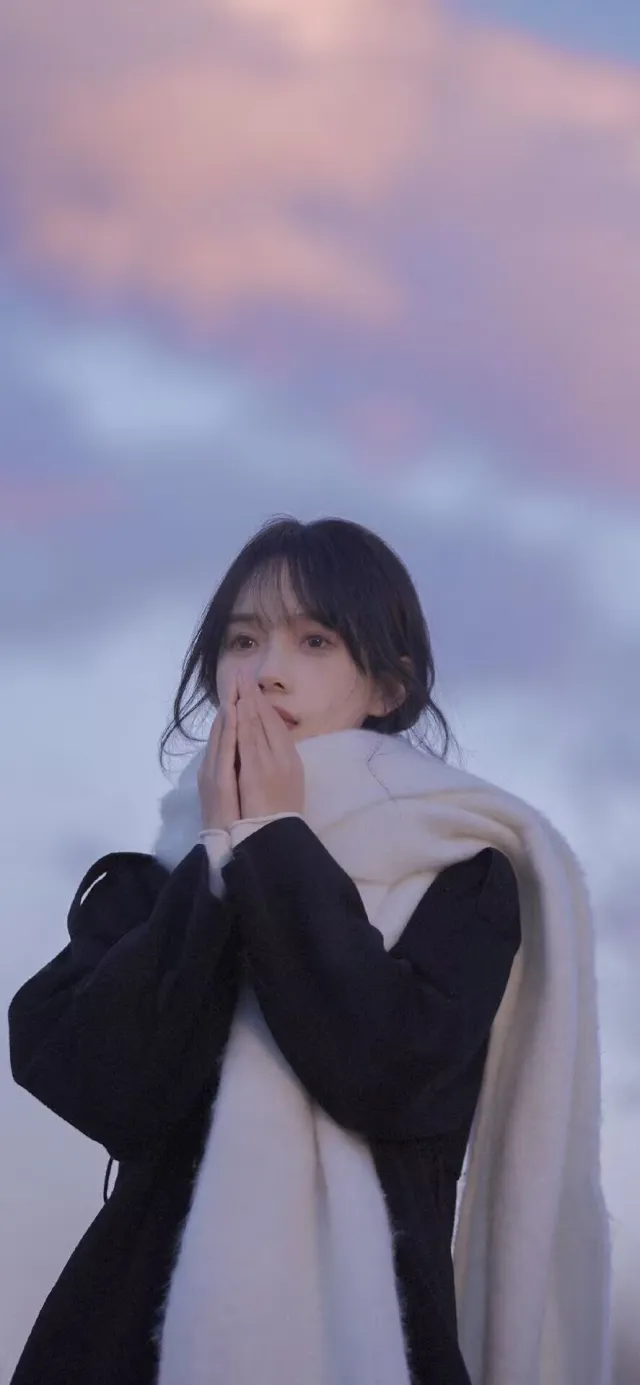 暮色围巾捂手美女人物手机壁纸