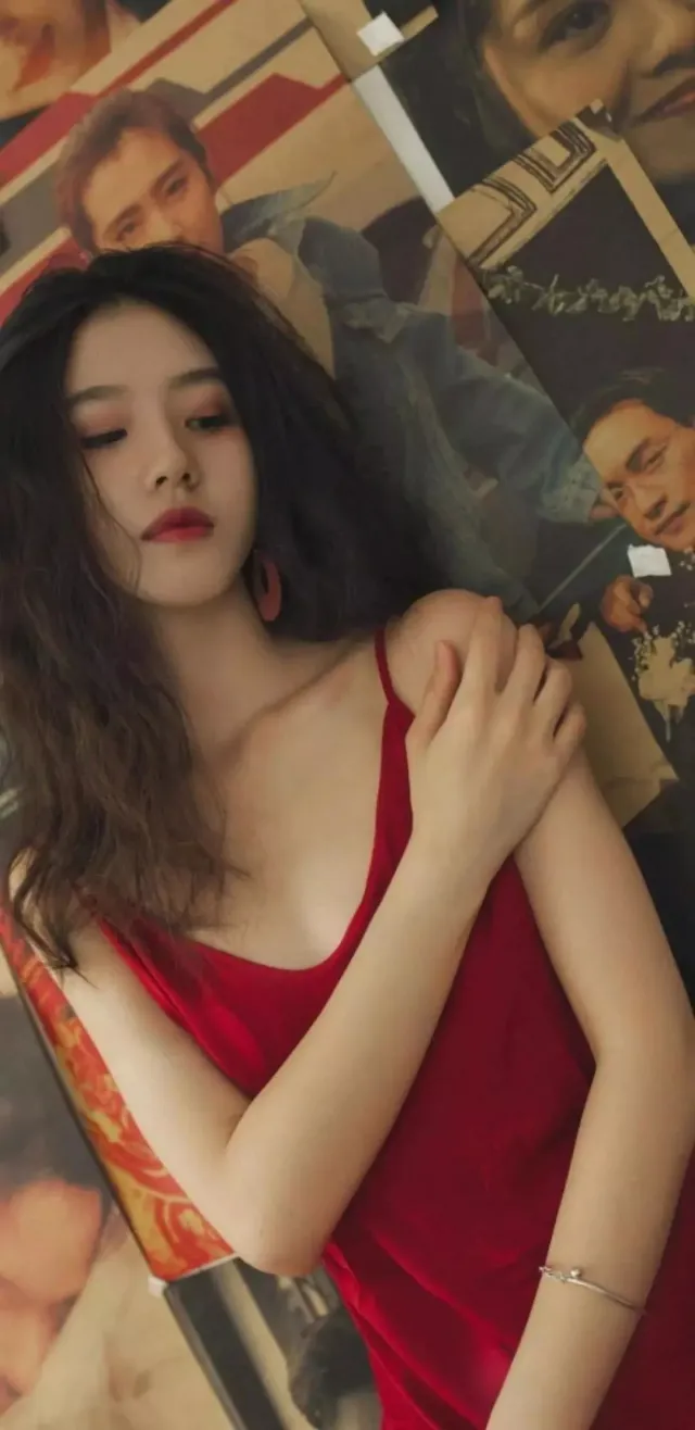 亭小柒红裙高清手机壁纸