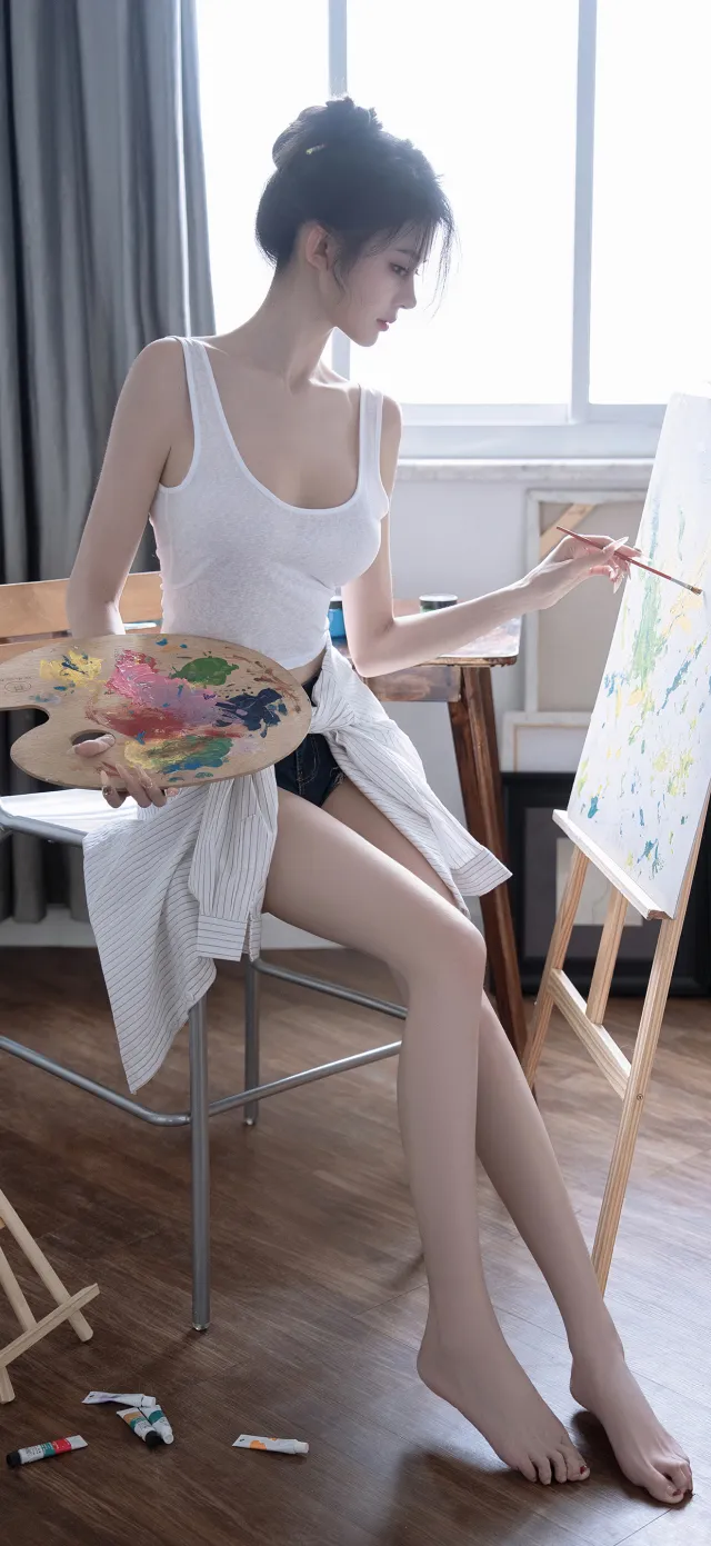 白衣美女画架前专注作画侧颜特写人像摄影手机壁纸