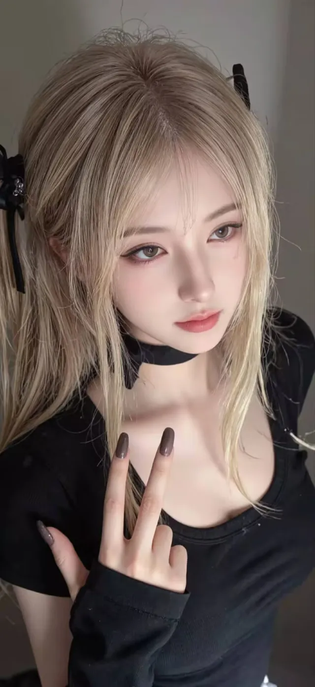 金发双马尾少女黑色上衣比耶手势人物手机壁纸