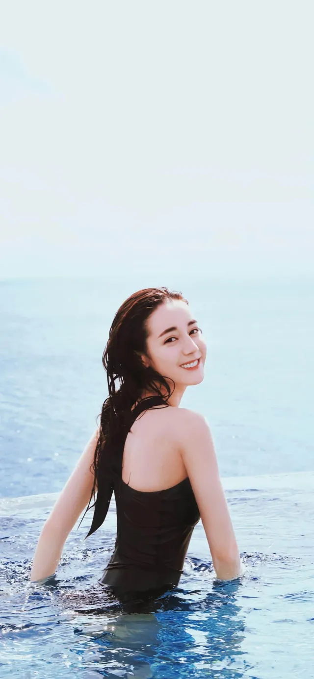 迪丽热巴海边写真高清手机壁纸