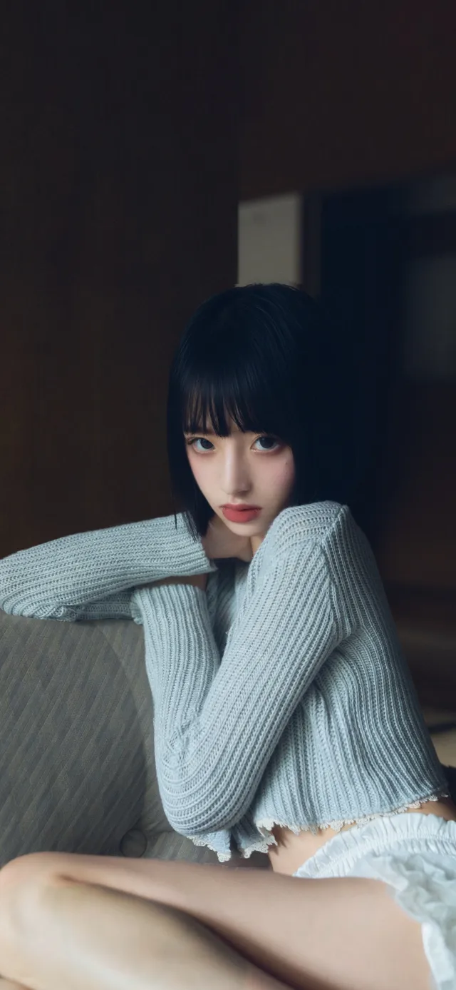黑色短发 蓝色毛衣居家清纯少女手机壁纸