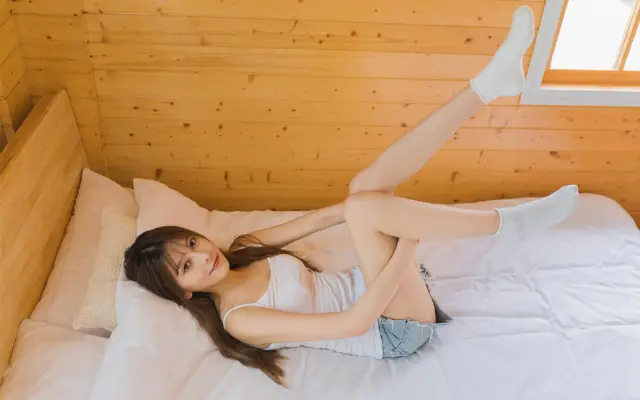 清纯少女 大长腿 图片壁纸
