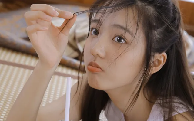 日系清新少女 俏皮托发生活感电脑壁纸
