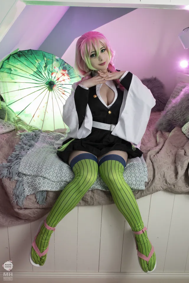 Mikomi Hokina角色扮演鬼灭之刃甘露寺蜜璃6k手机壁纸