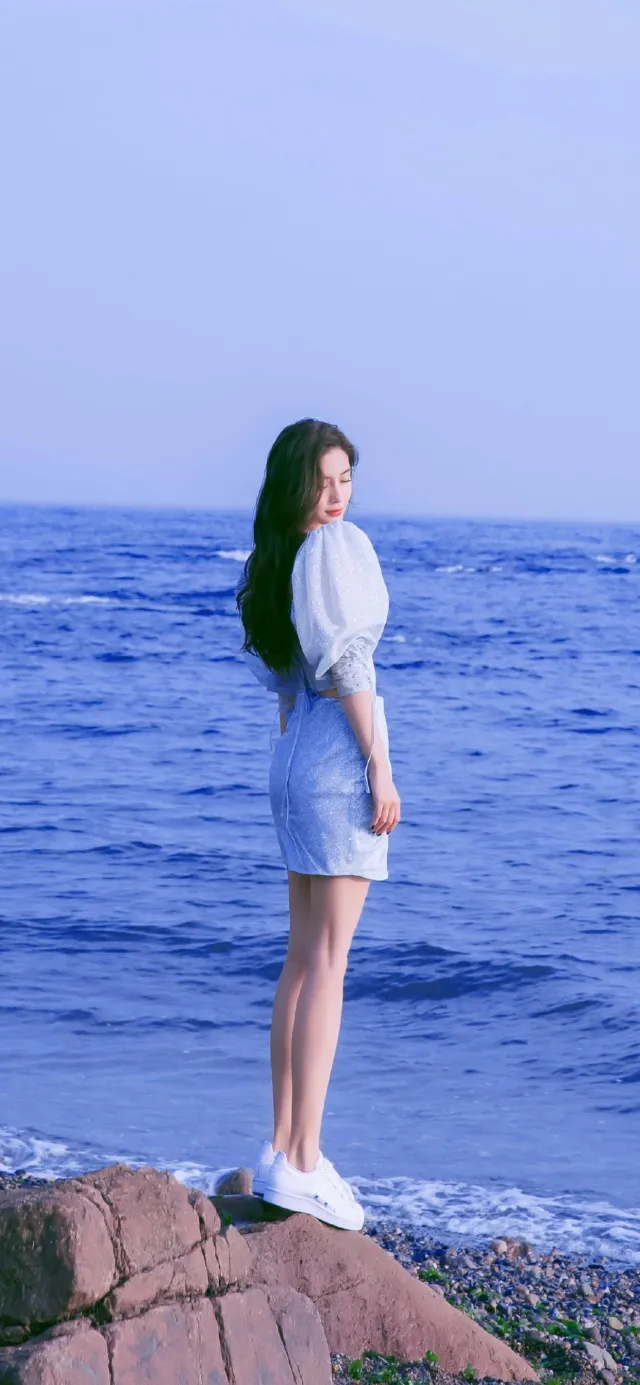 Angelababy海边超清时尚写真手机壁纸