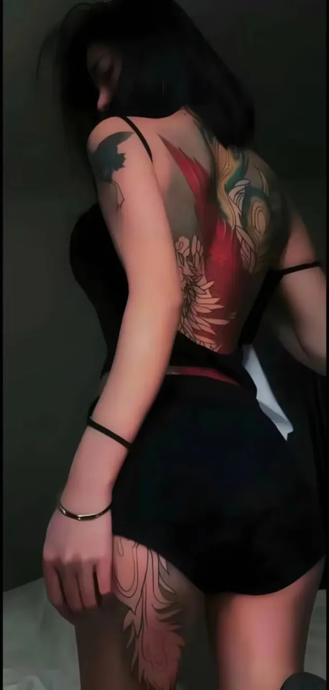 美女黑色露背裙背部纹身性感人物手机壁纸