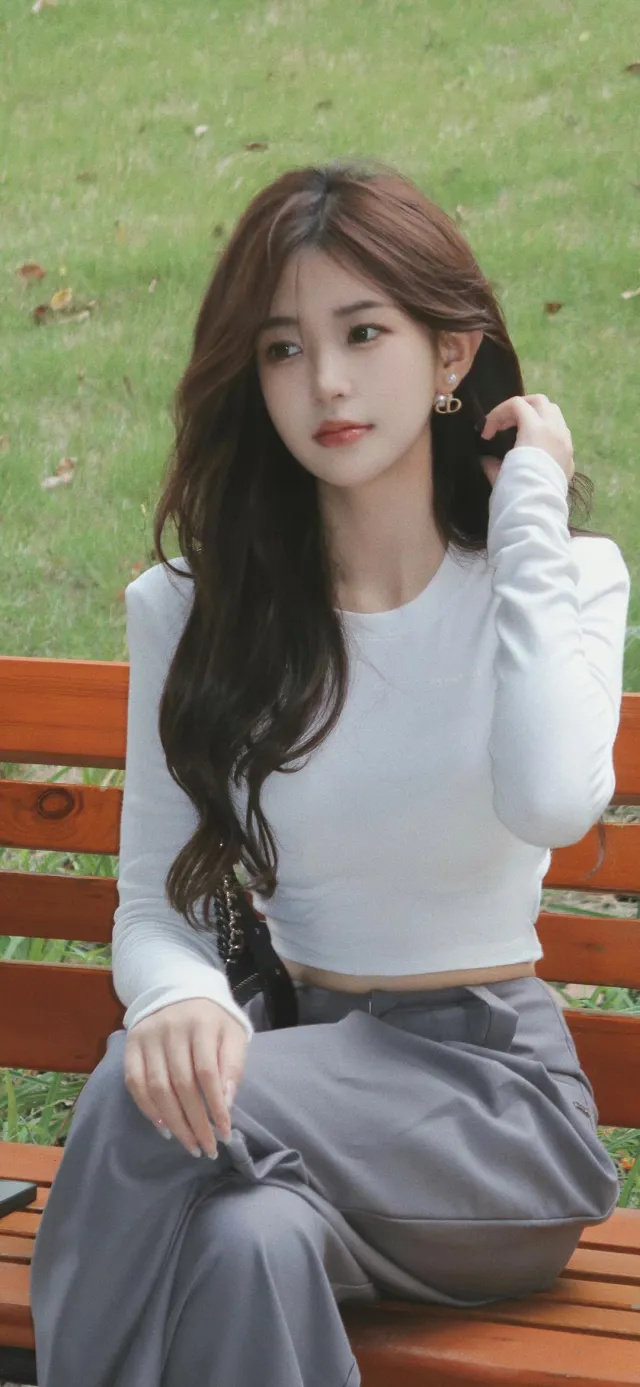 清新少女公园长椅写真手机壁纸