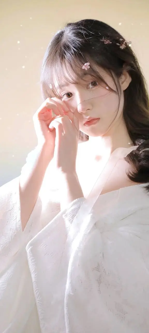古风少女樱花发饰白衣轻纱柔光写真手机壁纸